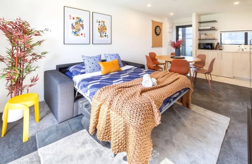 Addington House | Bright and Stylish 2BR Near Addington Park