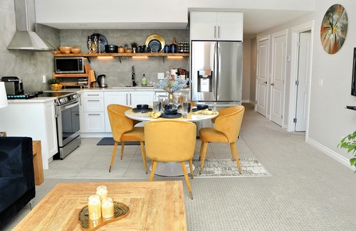 Southeast Calgary Apartment | Bright and sunny 1-bdr guest suite in South Calgary
