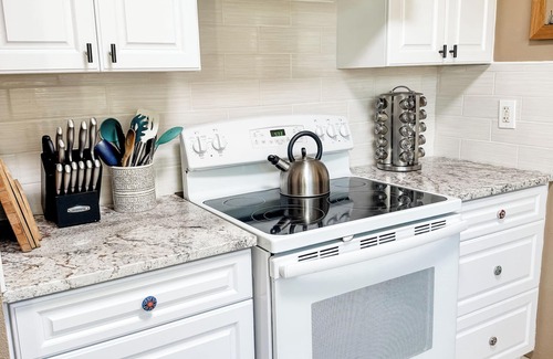 Southside House | Bright and Sunny Casa Christina-Pet Friendly-Has A/C