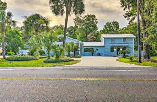 Murrells Inlet House | Bright and Sunny Home about 14 Mi to Myrtle Beach!