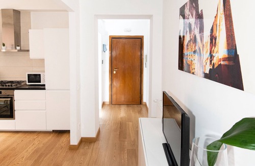 San Giovanni Apartment | Bright and welcoming two bedrooms apartment a stone's throw from the Colosseum
