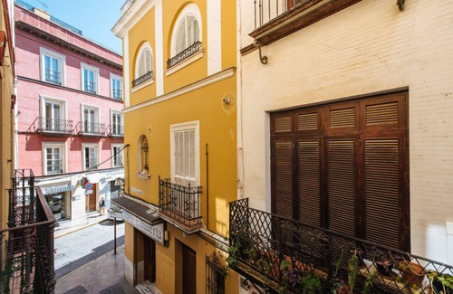 San Bartolome Apartment | Bright Apartment at Santa Cruz 6 people Parking Optional