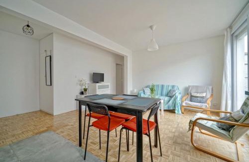 Les Puces de Saint-Ouen Apartment | Bright apartment close to tourist attractions