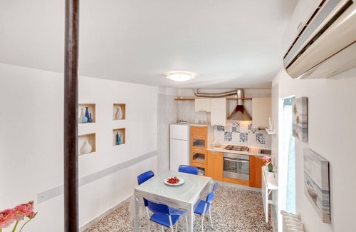 Conversano Apartment | Bright apartment completely renovated, able to comfortably accommodate 4 people and equipped with every comfort, with two bedrooms, two bathrooms and a furnished terrace. The flat is located in the heart of Conversano, a few steps from the historic cente