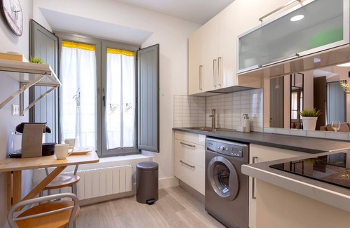 Central District Apartment | Bright apartment in Granada. Varela