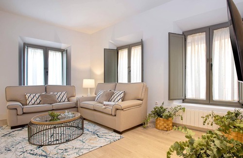 Central District Apartment | Bright apartment in Granada. Varela