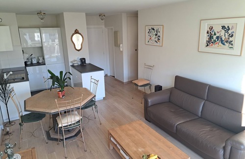 14th Arrondissement Apartment | Bright apartment in the heart of Montparnasse