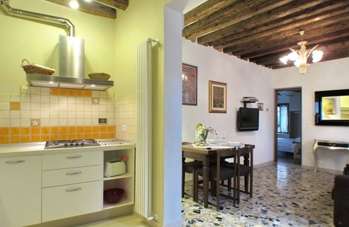 Dorsoduro Apartment | Bright apartment in Venice center, Dorsoduro district, Free Wifi and A/C