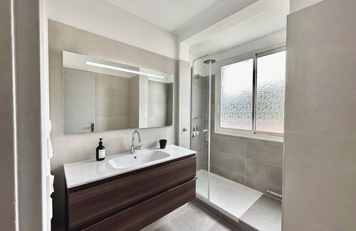 Bayonne Apartment | Bright apartment near Bayonne station (5-minute walk)