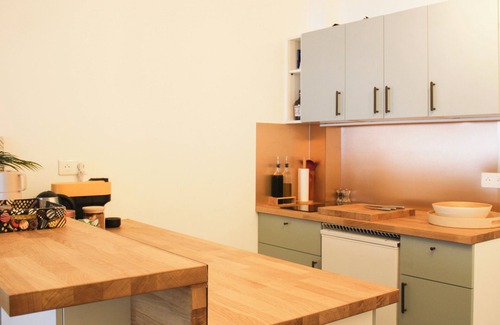 Montreuil Apartment | Bright apartment on the outskirts of Paris