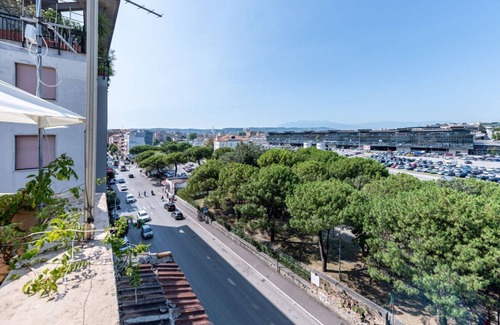 Pescara Apartment | Bright apartment that accommodates up to 4 people, equipped with all the comforts for a pleasant stay, with two bedrooms and a panoramic terrace that offers a beautiful view of the Maiella and Gran Sasso mountains. The accommodation is located in the cen