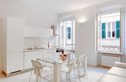 Sarzana Apartment | Bright apartment that can accommodate up to 2 people on two floors, located in a renovated period building in the heart of the historic city centre, in a completely pedestrian area just a few steps from the cathedral. The apartment, with a modern and ref