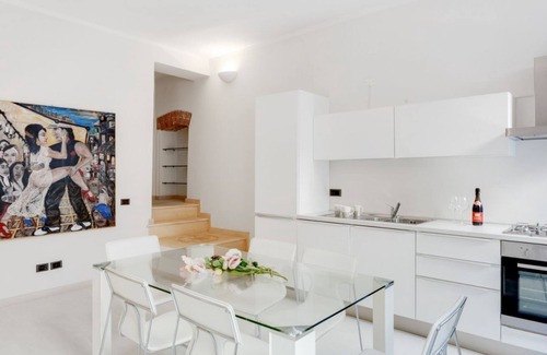 Sarzana Apartment | Bright apartment that can accommodate up to 2 people on two floors, located in a renovated period building in the heart of the historic city centre, in a completely pedestrian area just a few steps from the cathedral. The apartment, with a modern and ref