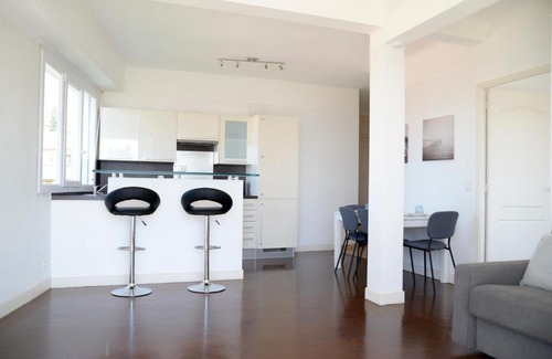 La Californie Apartment | Bright Apartment with Sea View