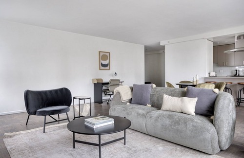 Back Bay Apartment | Bright Back Bay 2BR w/Gym, nr Prudential Center, by Blueground