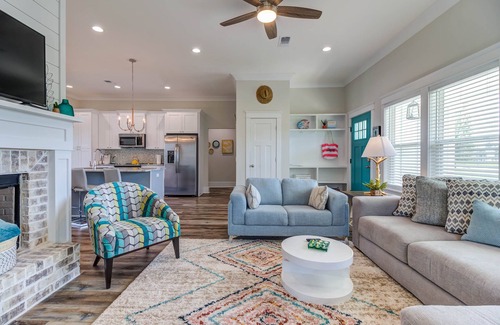 Long Beach House | Bright beach house steps from the sand & memories