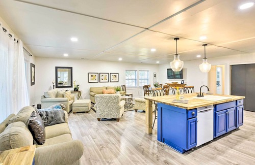 Shell Point House | Bright Beaufort Home w/Porch & Fire Pit!