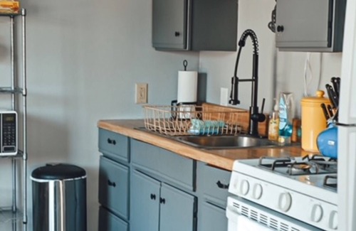 Manistee House | Bright Beautiful beach theme home walking distance to Lake Michigan & downtown!