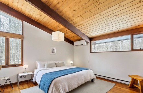 Becket House | Bright Berkshires Sanctuary w Hiking, Tennis +Pond