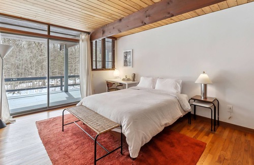 Becket House | Bright Berkshires Sanctuary w Hiking, Tennis +Pond