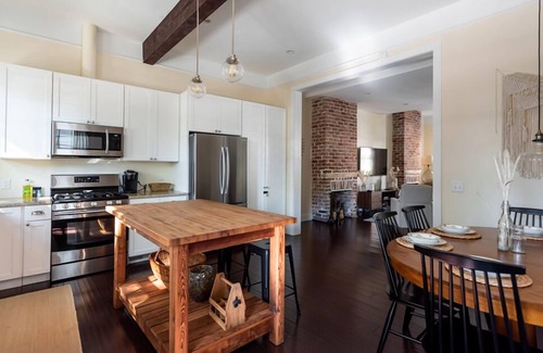 Historic Downtown Savannah House | Bright Bohemian Home w/Parking + Deck Near Forsyth Park by Lucky Savannah