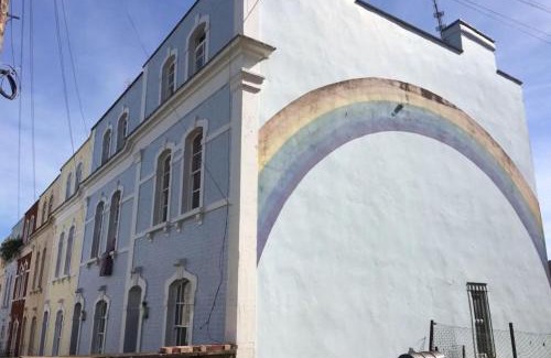 Saint Paul's Apartment | Bright, book-filled flat in artsy Stokes Croft