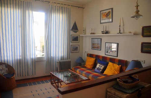 Cadaques Apartment | Bright Breezy Holiday Flat for tranquility and refuge and joy