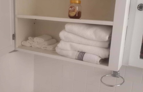 Lawton House | Bright Bungalow, Walk to CCMH and minutes to Sill