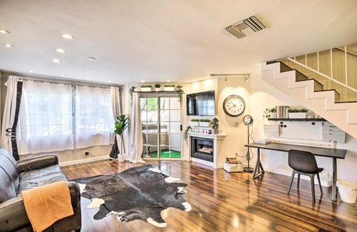 Burbank Apartment | Bright Burbank Condo Less Than 2 Mi to Griffith Park!