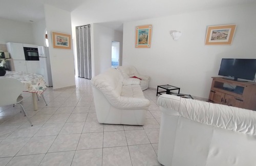 Santa-Lucia-di-Moriani House | Bright, comfortable villa with landscaped garden, 5 minutes from the beach!