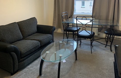 Falkirk House | Bright Carmuirs flat
