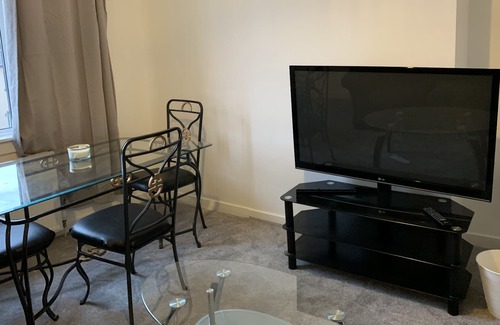 Falkirk House | Bright Carmuirs flat