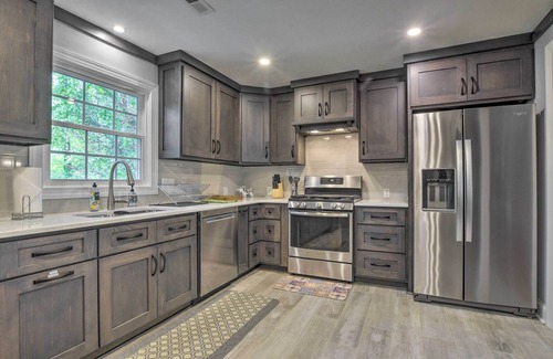 Cary House | Bright Cary Home with Deck < 15 Mi to Raleigh!