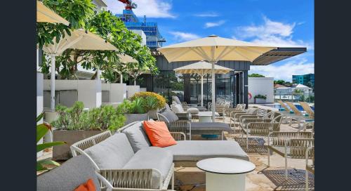 Spring Hill Apartment | Bright CBD 2 bedroom resort-style escape