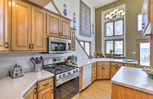 Cecil House | Bright Cecil Home w/Boat Dock & Lake Access!