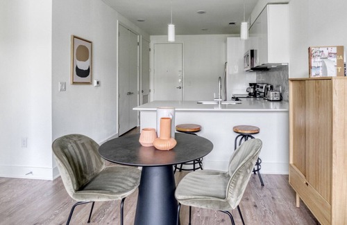 Brentwood Apartment | Bright Central Austin 1BR w/ Pool, Roof & W/D, nr Domain, by Blueground