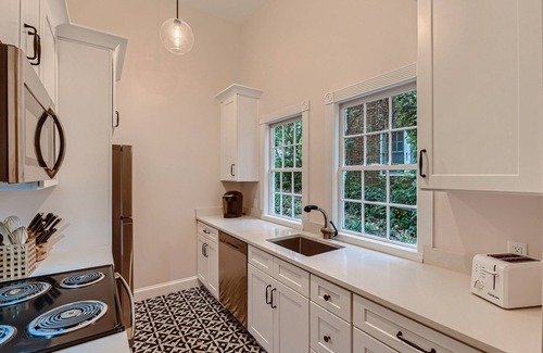 Candler Park Apartment | Bright, Charming 1BD in Little Five Points