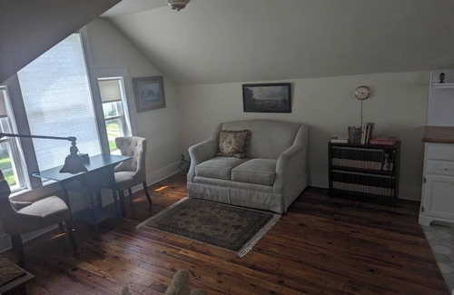 West Central House | Bright Charming Studio in Downtown Springfield