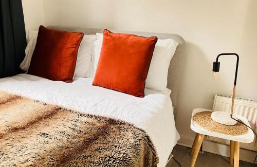 Turnham Green Apartment | Bright CHISWICK Apartment - Great LOCATION
