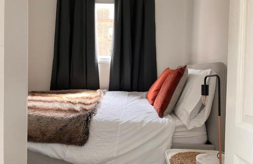 Turnham Green Apartment | Bright CHISWICK Apartment - Great LOCATION