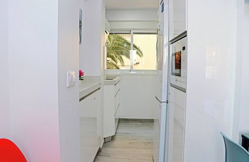 Cadiz Apartment | Bright city apartment by the beach