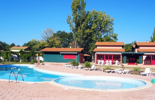 Ares House | Bright + Classic House | Quick Walk to the Beach!