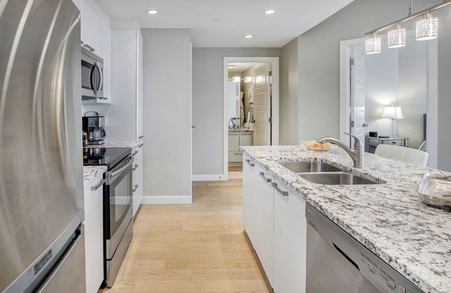 Victoria Park House | Bright & Clean 1 BR 1 BA DT Condo - City Views!