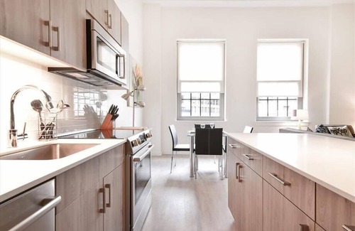 Chinatown Apartment | Bright & Clean 1BR |Full Kitchen & Laundry| Downtown