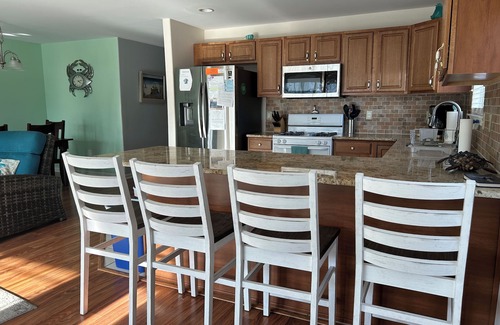 Wildwood Condo | Bright, Clean and Updated 3 BR, 2 BA Prime Location!