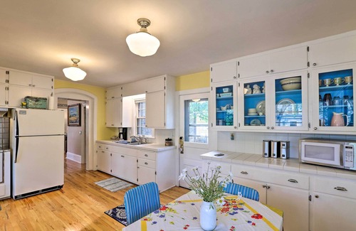 Clear Lake House | Bright Clear Lake Getaway, 4 Blocks to Downtown!