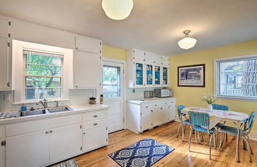 Clear Lake House | Bright Clear Lake Getaway, 4 Blocks to Downtown!