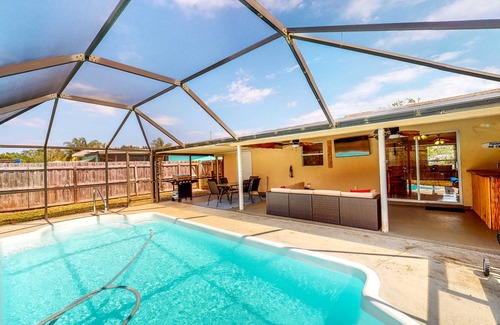 River Park House | Bright coastal home with private pool, bar, grill