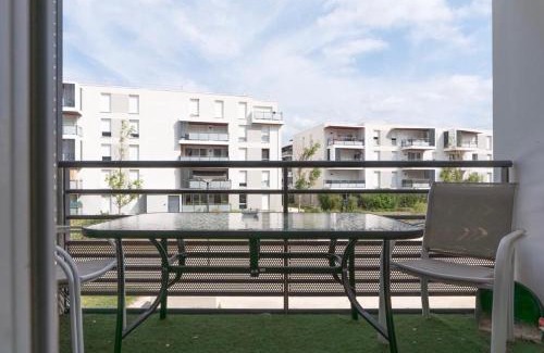 Vitrolles Apartment | Bright cocoon between sea & airport all comforts