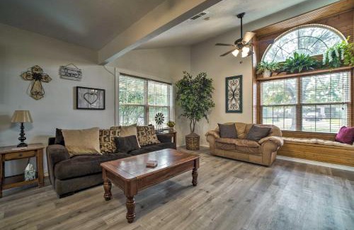 Villa West House | Bright College Station Abode 3 Mi to Kyle Field